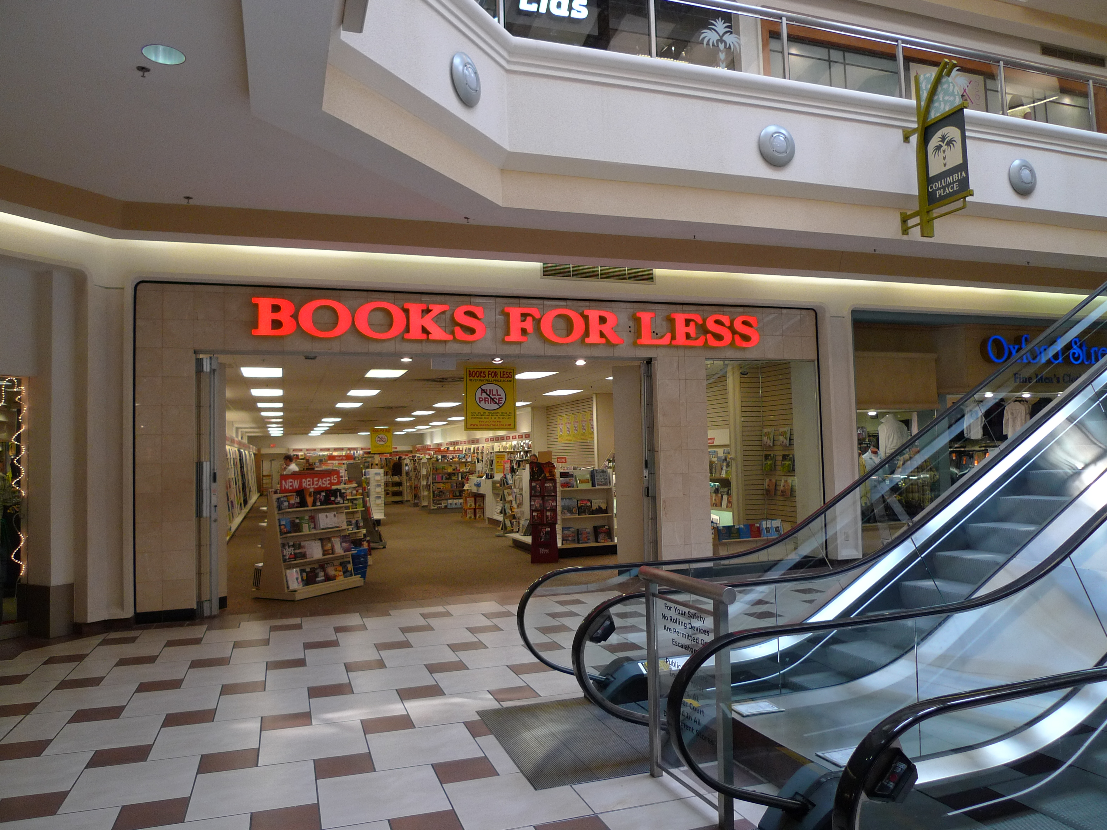 Waldenbooks Columbia Mall Early 2009 at Columbia Closings