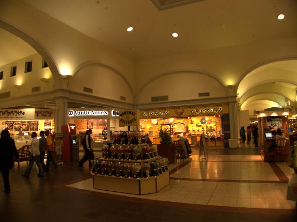 The Great Train Store All Wound Up Columbiana Centre July 2000 at Columbia Closings