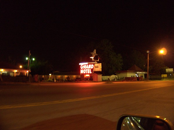 grand_motel01_tn.jpg